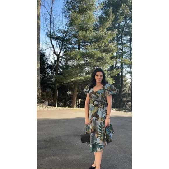 Sachin & Babi Floral Green Belted Midi V-Neckline Dress Size 6
